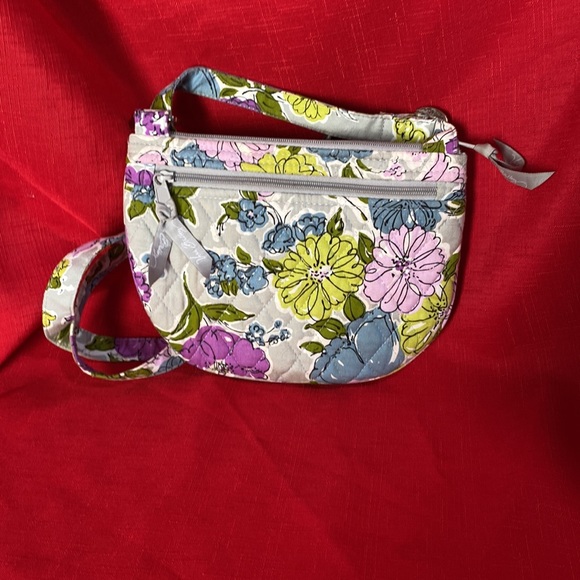 VERA BRADLEY CROSS BODY SMALL PURSE FLOWERS ON GRAY BACKGROUND GUC - Picture 5 of 12